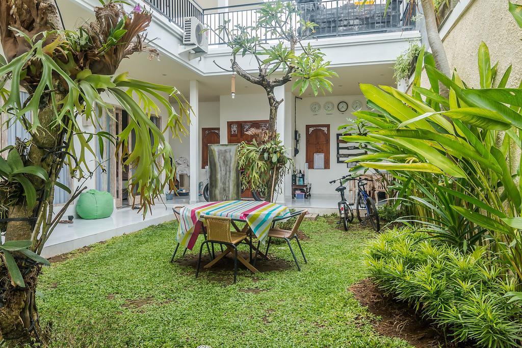 Zen Rooms Denpasar Mertasari Exterior foto