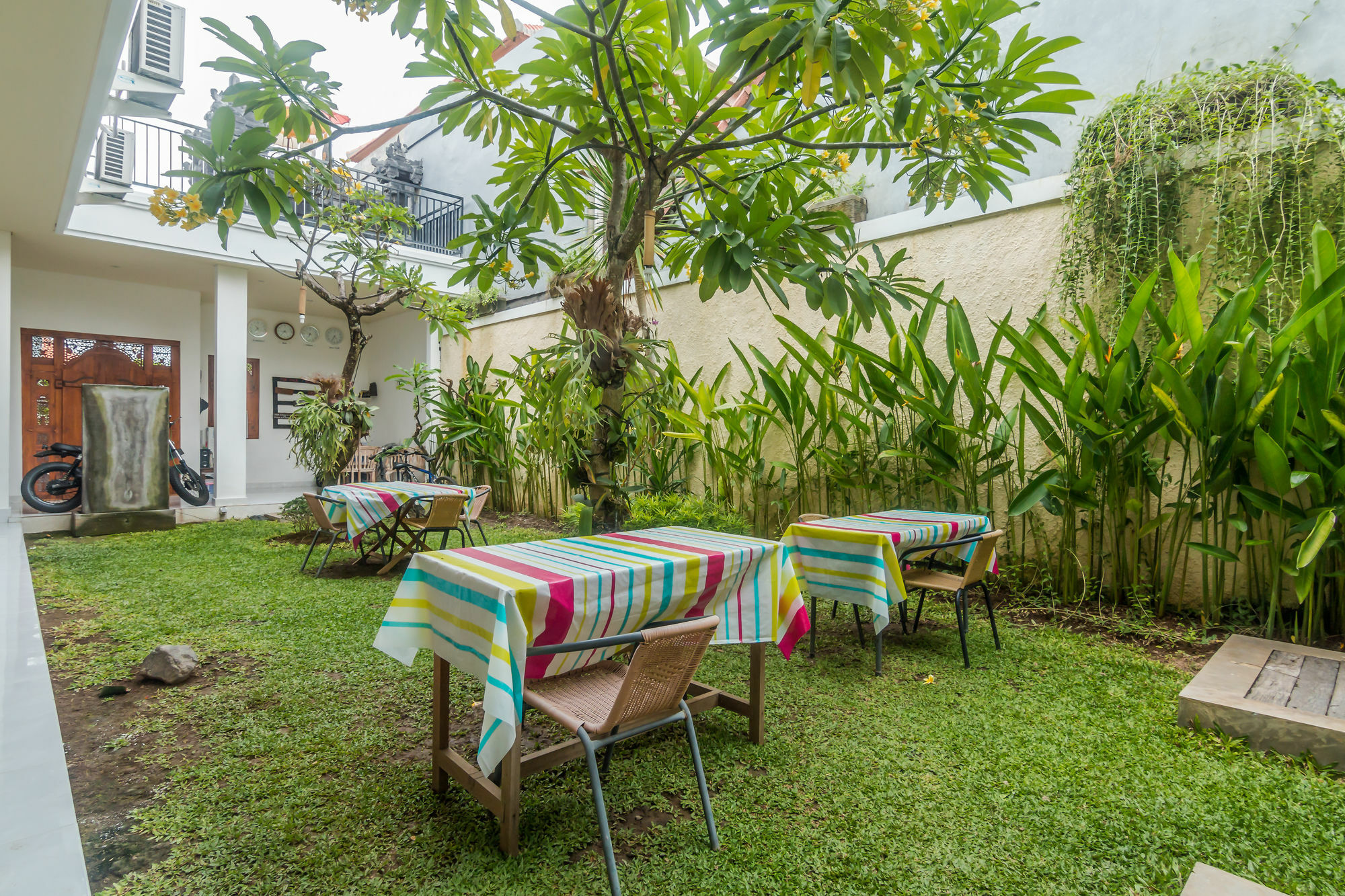 Zen Rooms Denpasar Mertasari Exterior foto